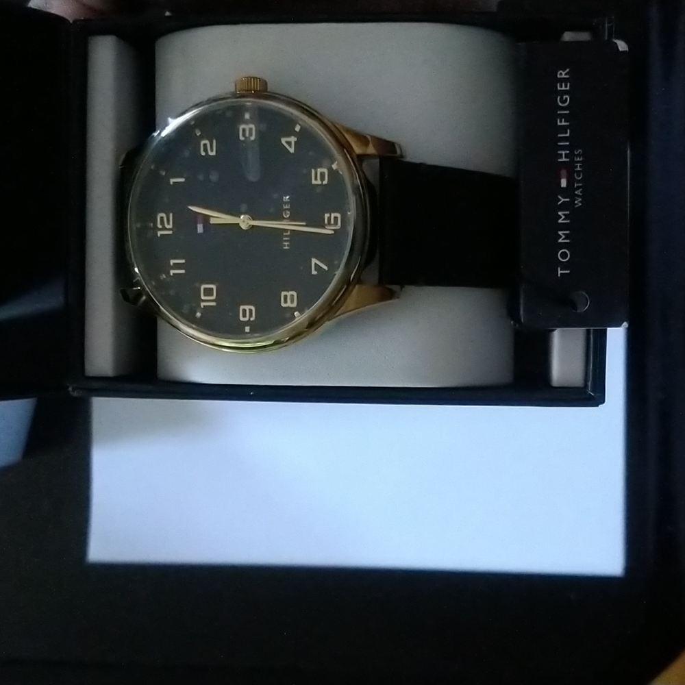 Tommy Hilfiger men's black leather watc New, with box